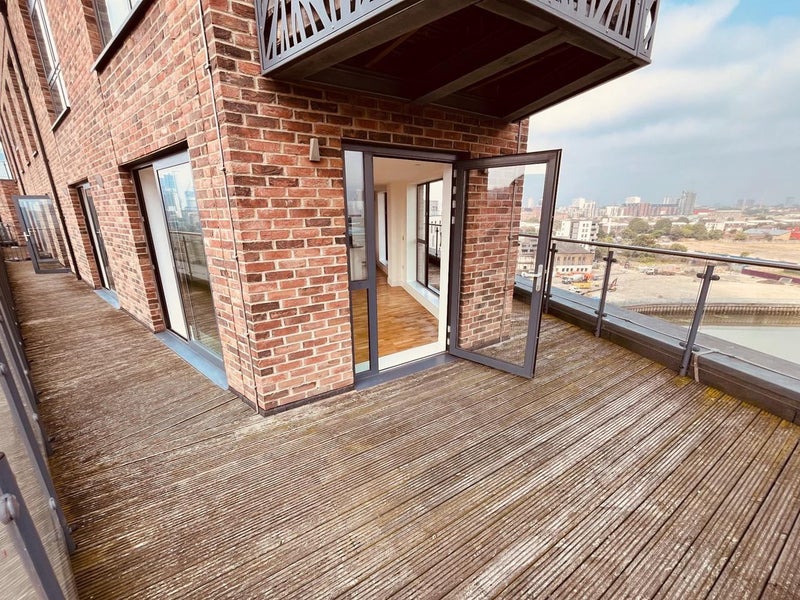 Wonderful Double Room Available w. balcony - student accommodation in London E14 - img_3