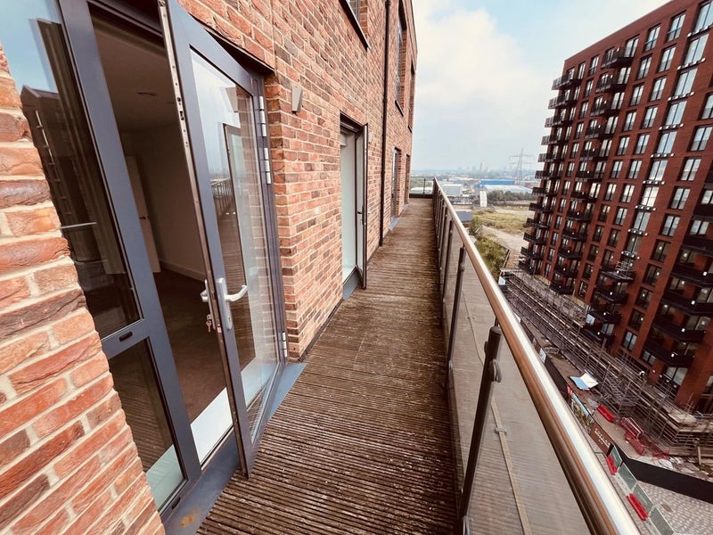 Wonderful Double Room Available w. balcony - student accommodation in London E14 - img_4
