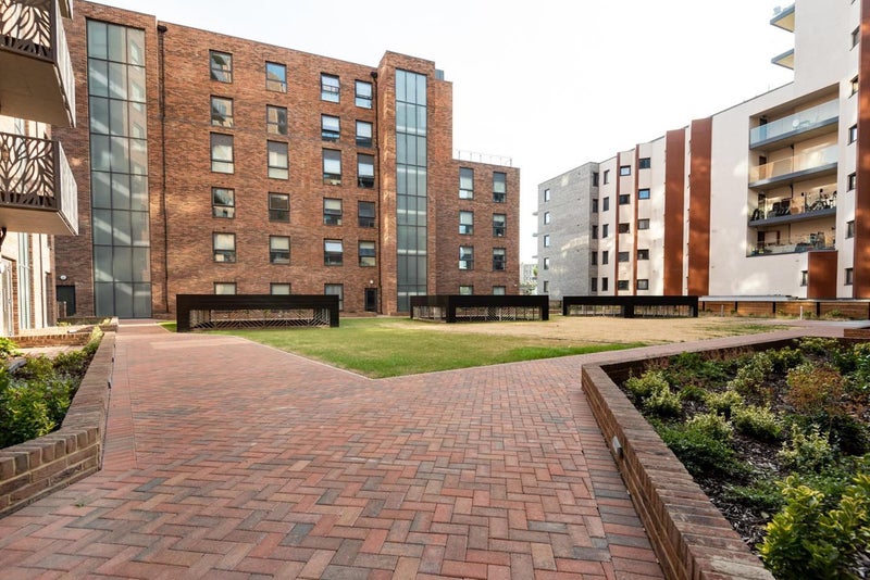 Wonderful Double Room Available w. balcony - student accommodation in London E14 - img_8