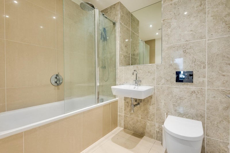 Wonderful Double Room Available w. balcony - student accommodation in London E14 - img_7