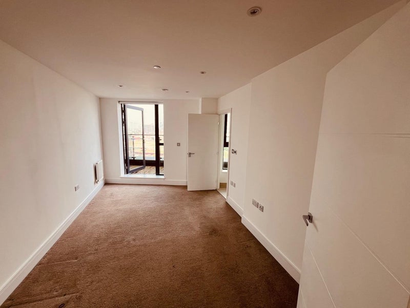 Wonderful Double Room Available w. balcony - student accommodation in London E14 - img_1