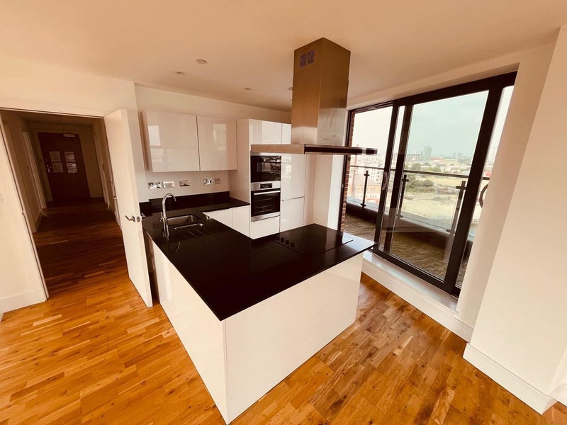 Wonderful Double Room Available w. balcony - student accommodation in London E14 - img_2