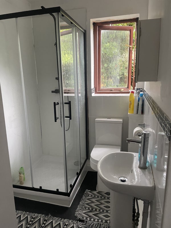 Xl Double Room With Balcony Close To Town Centre - student accommodation in Buckingham - img_4
